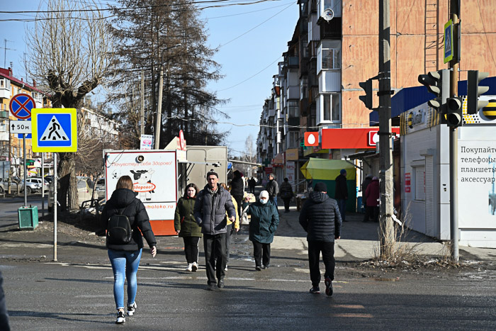 На перекрестке у Хитрого рынка.