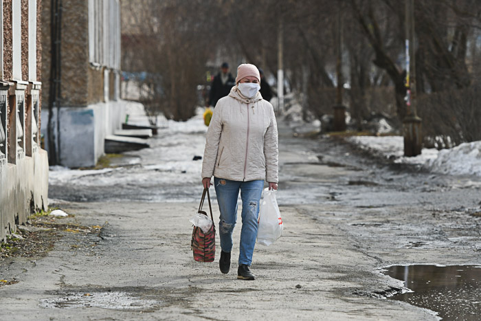 Маски, маски, маски... Пока никто не знает, сколько нам еще предстоит жить в таком режиме.