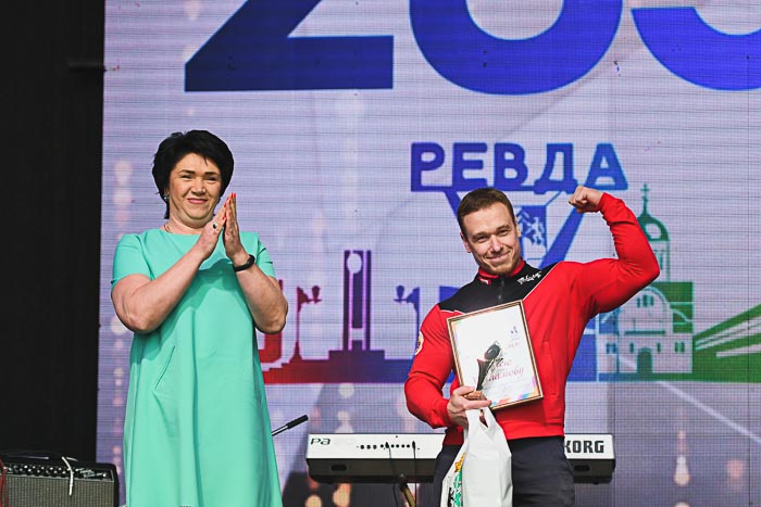 Еще один лауреат премии "Сенсация года" - бодибилдер Сергей Харламов.