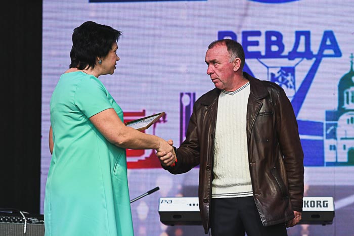 Премия вручается предпринимателю Александру Сунцову, который построил целый спортивный комплекс с теннисными кортами.