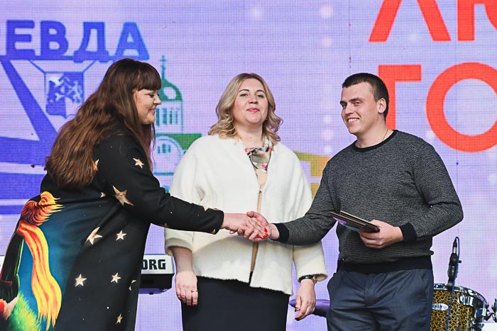Награждение лауреатов конкурса среди предпринимателей. 