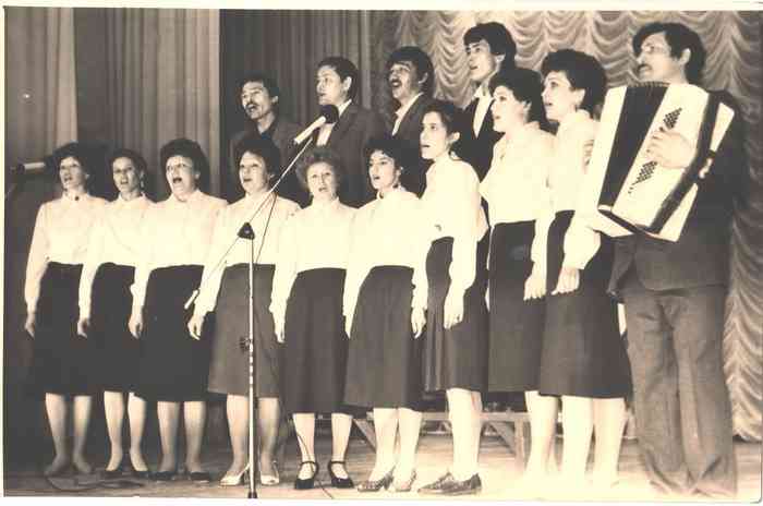 Первый состав «Дуслыка» выступает на концерте ко Дню Победы. 9 мая 1989 года.