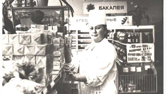 Лидия Храбрых, кассир магазина №44 (Спортивная, 12), на одном из профессиональных конкурсов. Этот продуктовый считался одним из лучших в городе