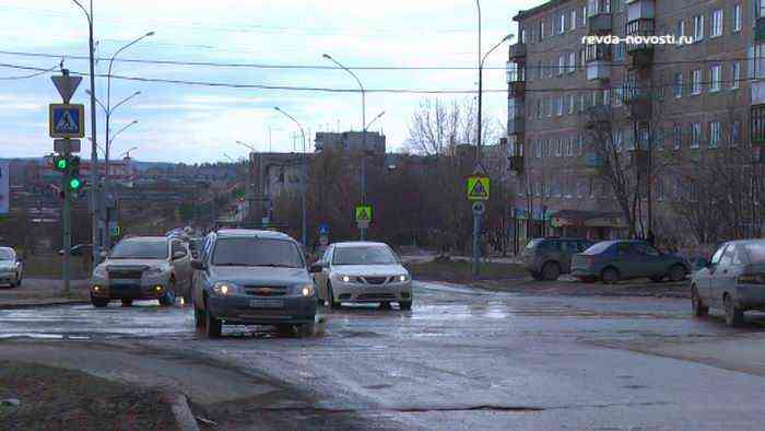 Перекресток улиц К.Либкнехта и П.Зыкина. Фото из архива редакции.