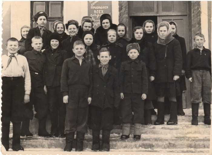 Первые ученики школы