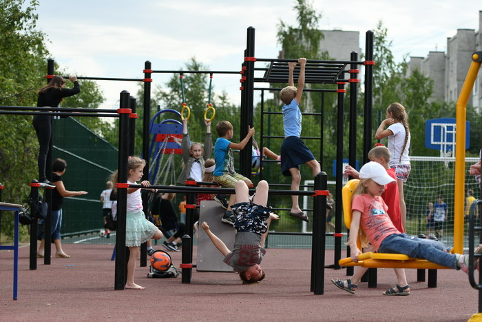 Игровая площадка в Еланском парке сдана в эксплуатацию в конце июля. Вплоть до конца лета на нее приходили дети с родителями со всего города.