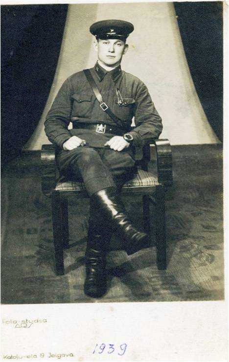 Василий Васильевич перед войной в Латвии 1939г