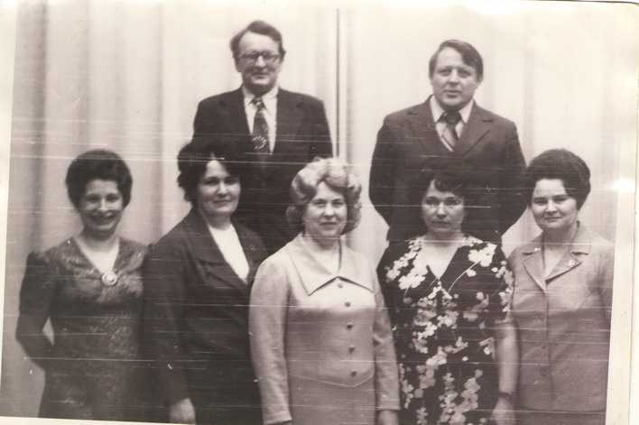 Светлана Рычкова (нижний ряд, вторая слева) с коллегами