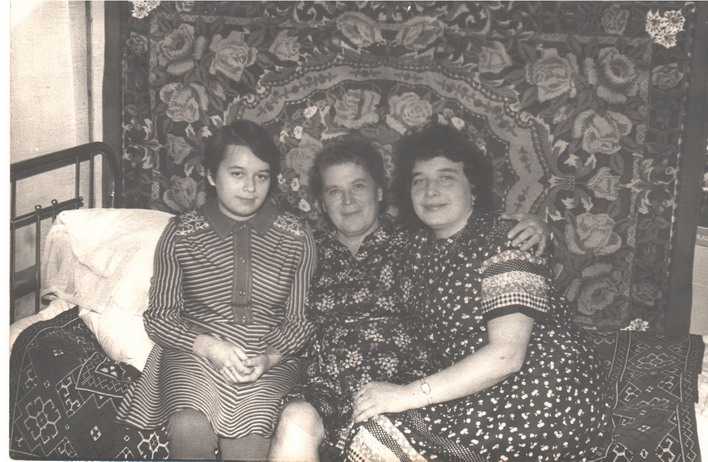 С дочерью Маргаритой и внучкой Мариной