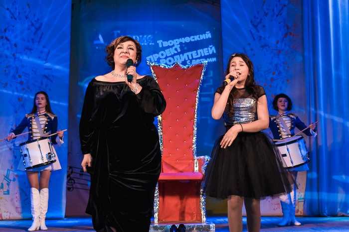 Луиза Сагдиева и её дочь Дарина исполнили песню «На Титанике»