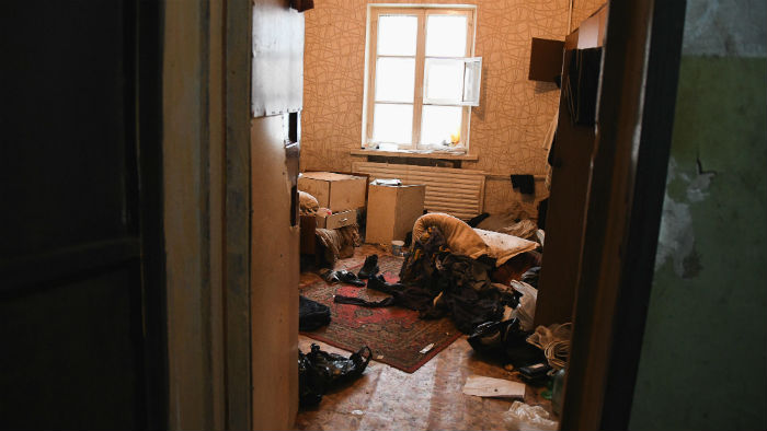 Вот так, например, живут соседи Юлии из квартиры напротив. Фото Владимира Коцюбы-Белых.