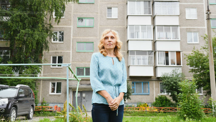 Елена Толченова — юрист, что помогает ей решать некоторые вопросы, как старшей по дому. Фото Владимира Коцюбы-Белых