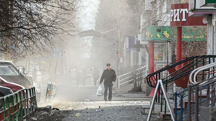 «Пыльная буря» на центральной улице Горького.